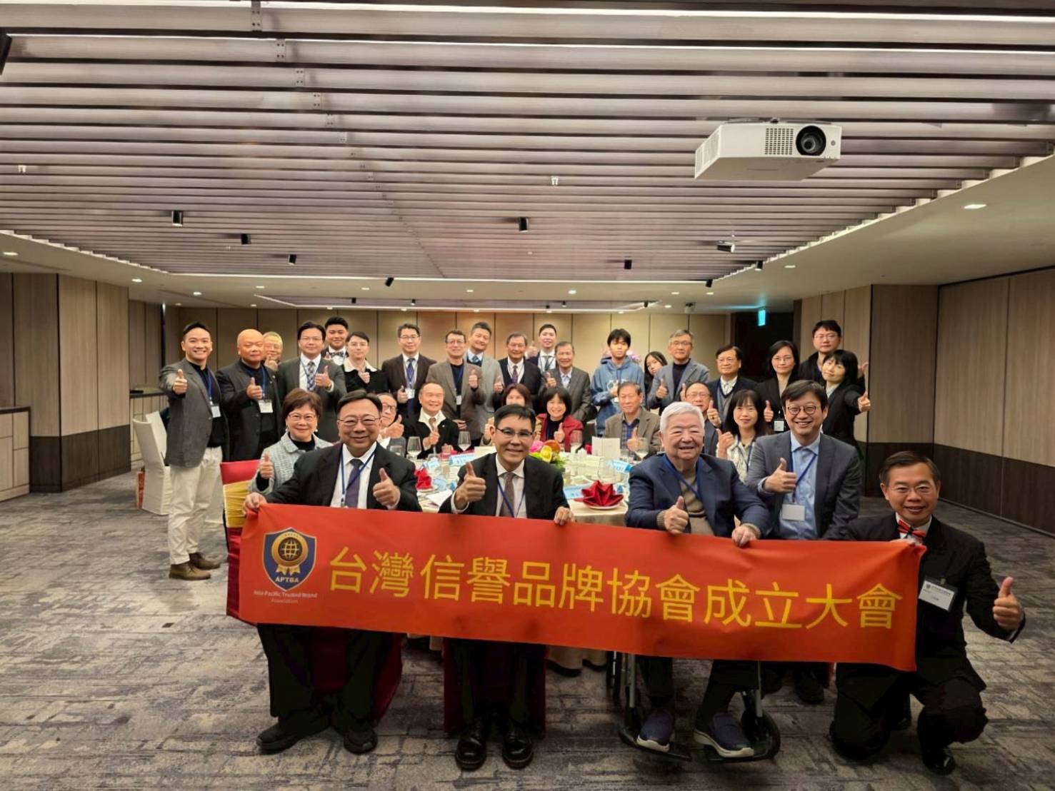 成立大會合影